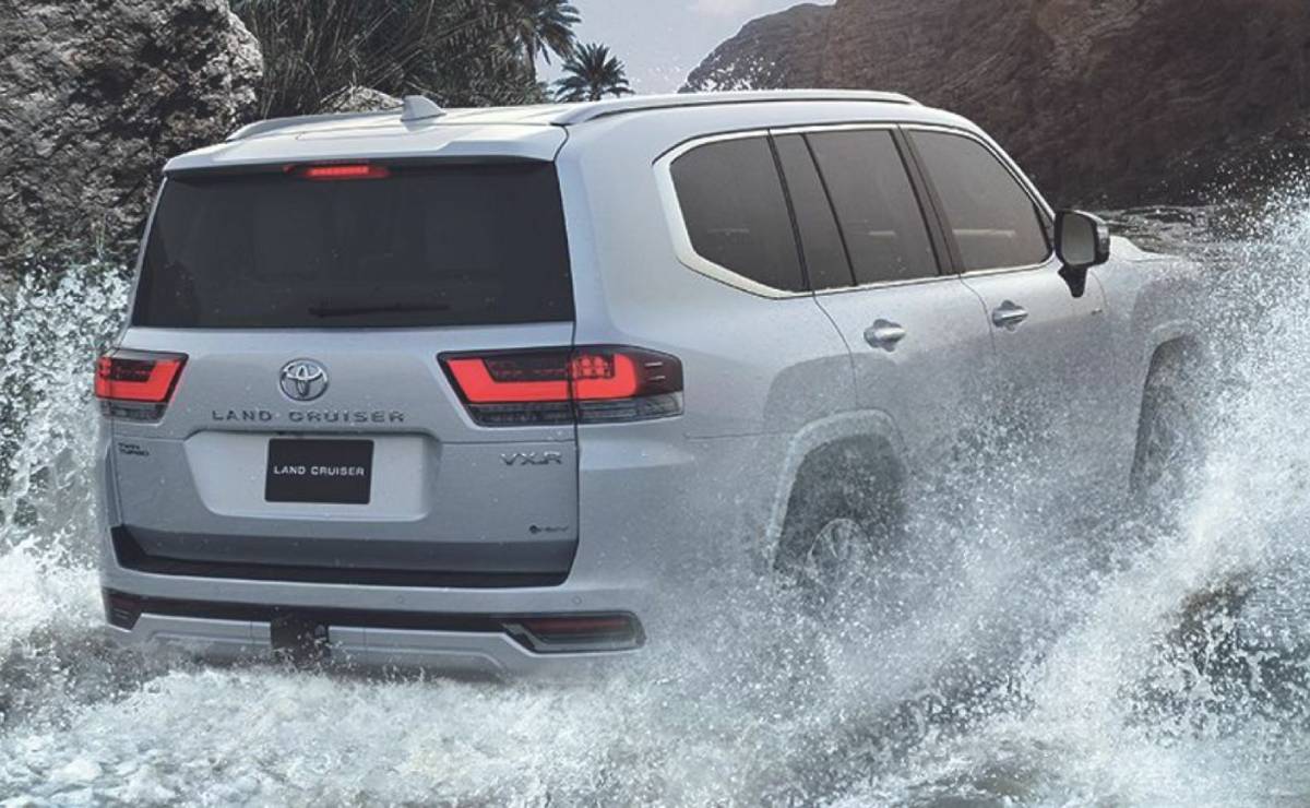 Toyota Land Cruiser Hybrid accion