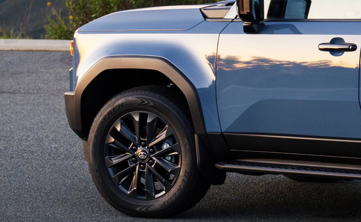 Toyota Land Cruiser llanta 1