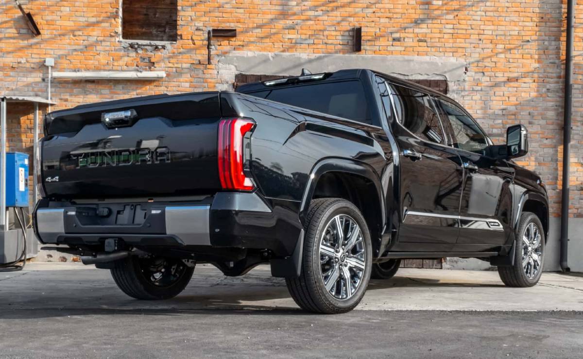 Toyota Tundra trasera 1
