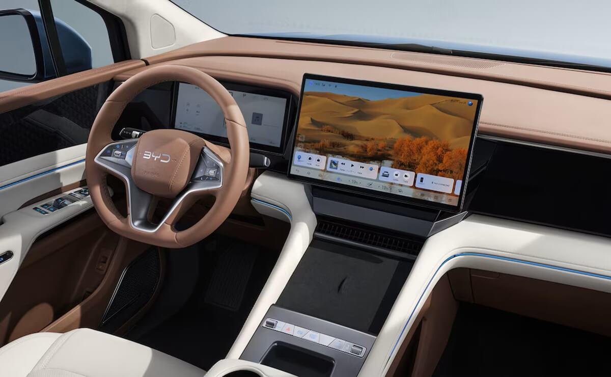 BYD M9 interior