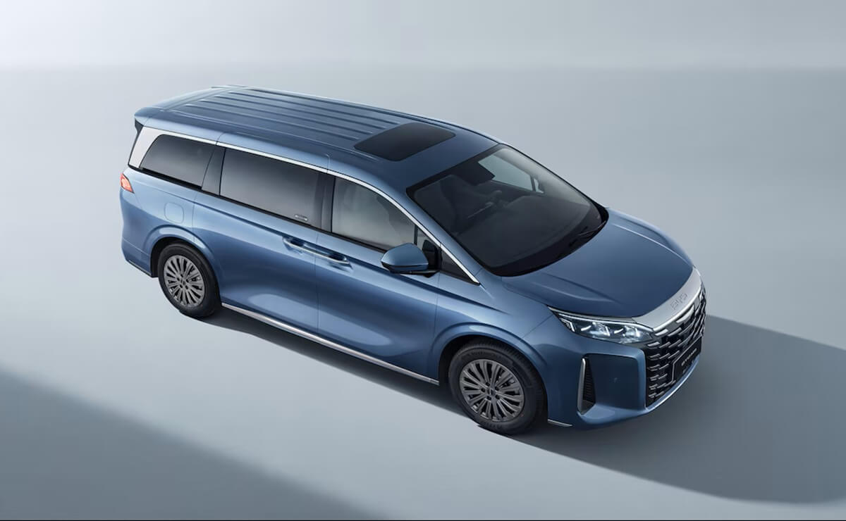 BYD M9 minivan