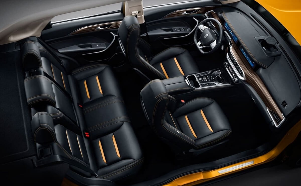 Bestune T77 interior