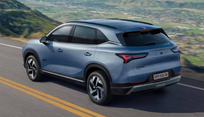 Chevrolet lanzará a fin de año un nuevo SUV con más de 200 CV y 1.000 km de autonomía 1 Chevrolet Captiva PHEV trasera 1