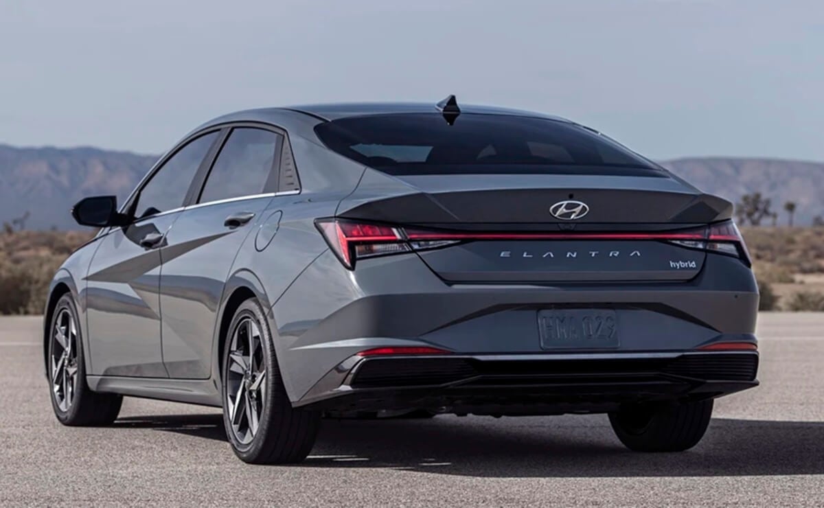 Hyundai Elantra Hibrido 2026 parte trasera