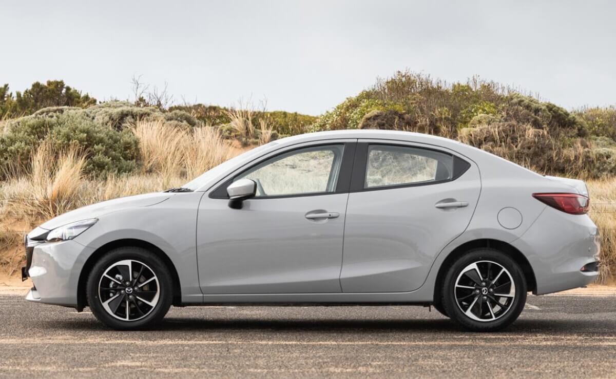 Mazda 2 el sedan 1