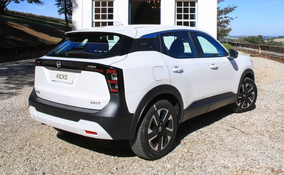 Nissan Kicks Sense trasera