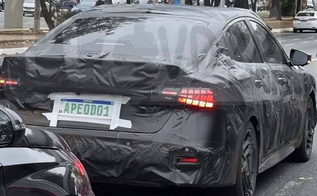 Nissan Sentra unidad camuflada 1