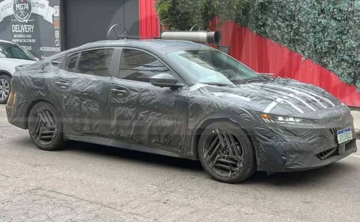 Nissan Sentra unidad camuflada