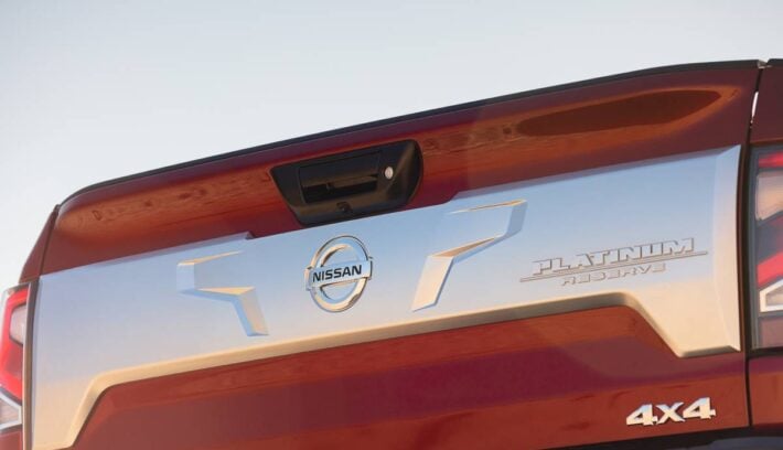 Pick up Nissan Titano teaser