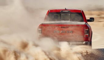 RAM 1500 TRX accion trasera