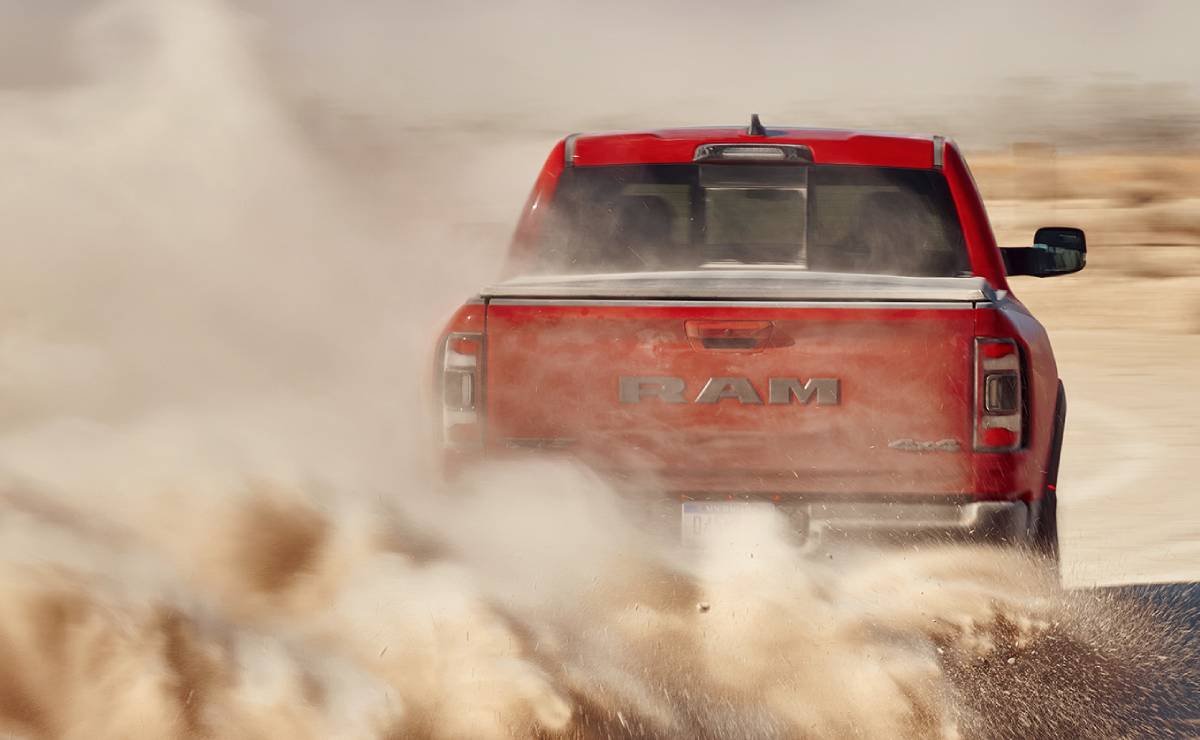 RAM 1500 TRX accion trasera