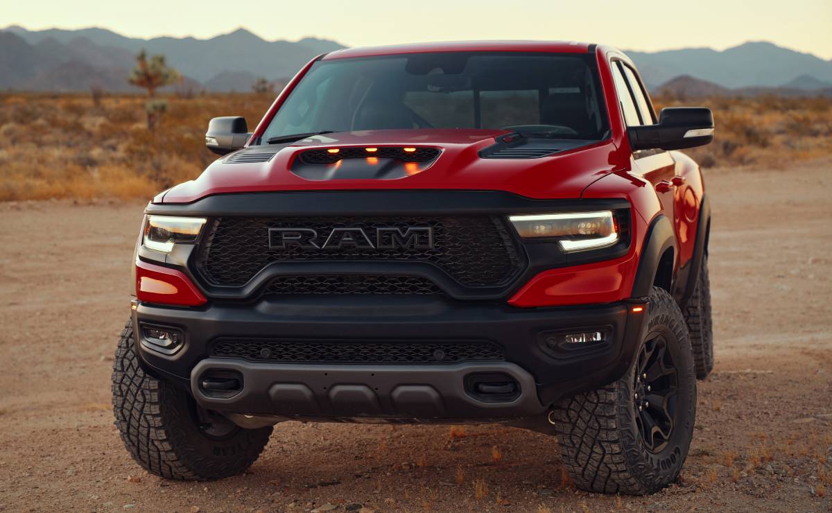 RAM 1500 TRX frente