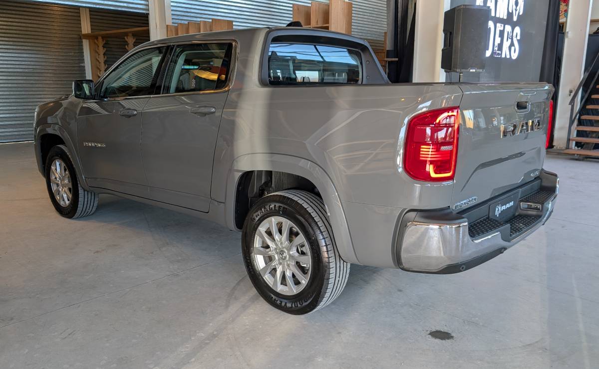 RAM Rampage Bighorn trasera 1