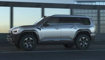 SUV M Hero M817 accion perfil