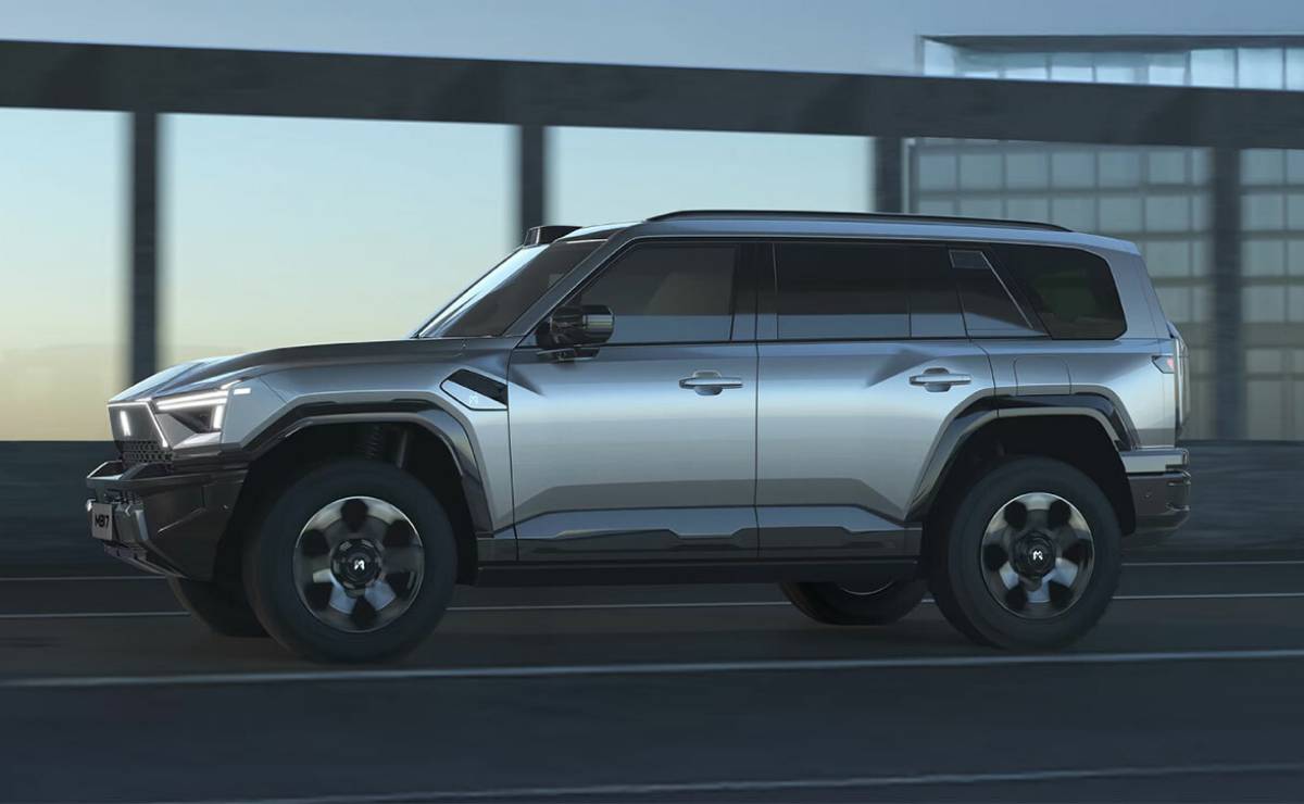 SUV M Hero M817 accion perfil