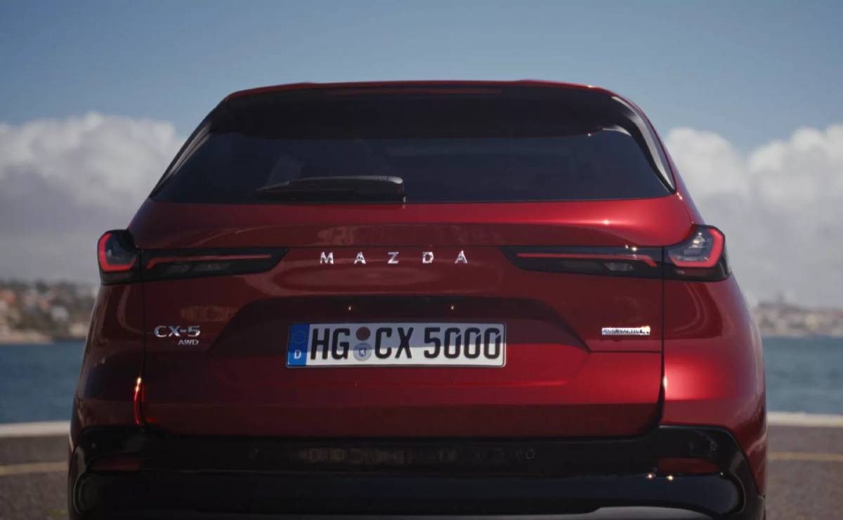 SUV Mazda CX 5 cola
