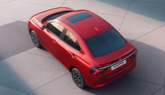Sedan Suzuki Dzire trasera