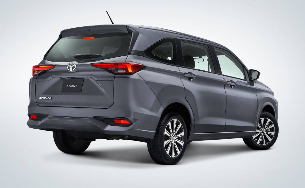 Es Toyota, tiene siete asientos y un precio accesible: cuánto cuesta y qué ofrece 4 Toyota Avanza trasera