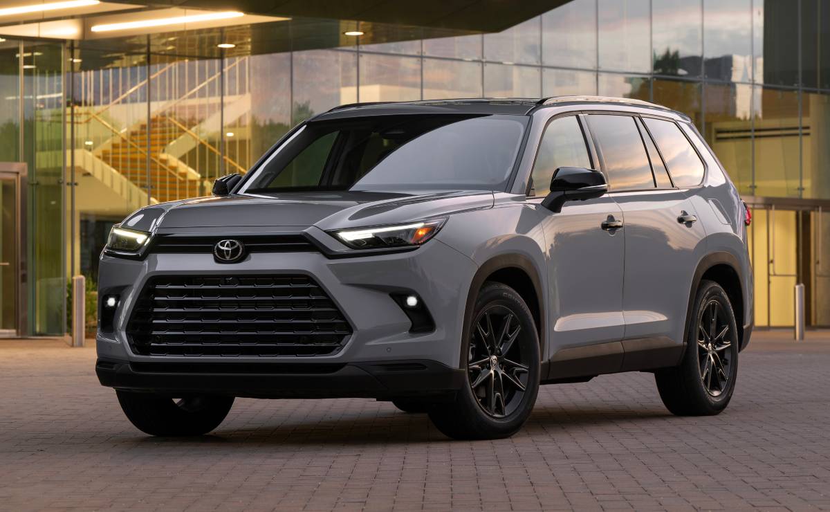 Toyota Grand Highlander frente