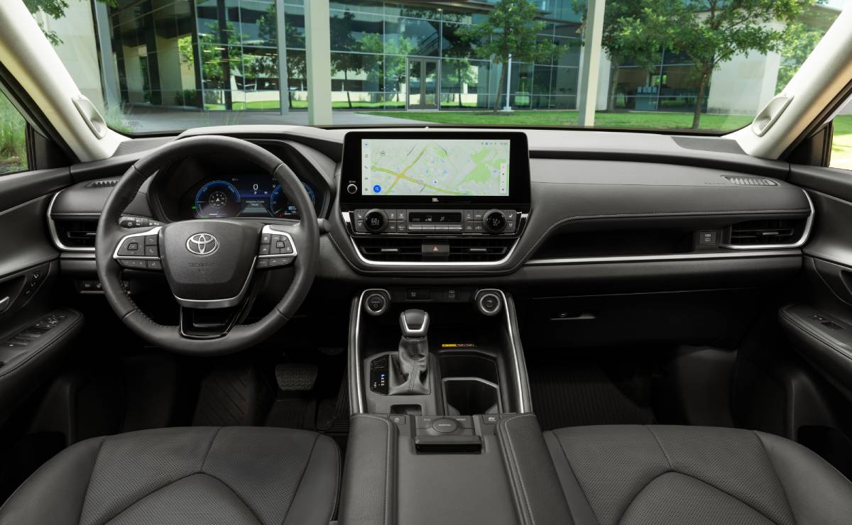 Toyota Grand Highlander interior