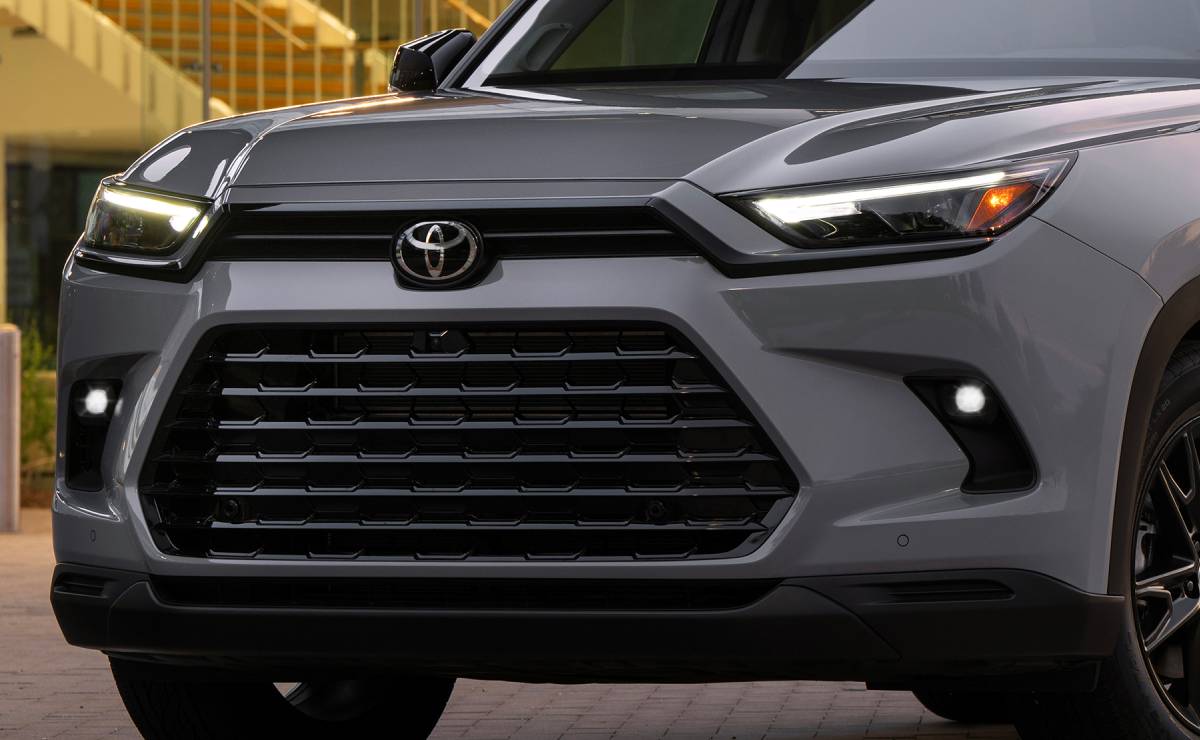 Toyota Grand Highlander teaser