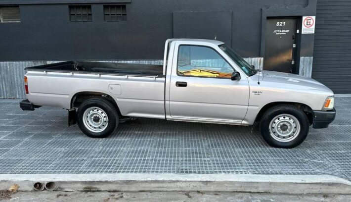 Toyota Hilux 2000 perfil 1