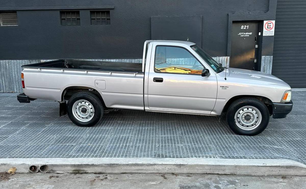 Toyota Hilux 2000 perfil 1
