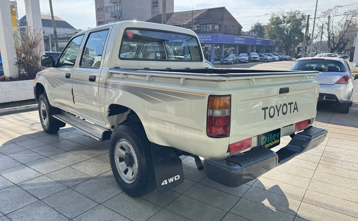 Toyota Hilux 2001 trasera
