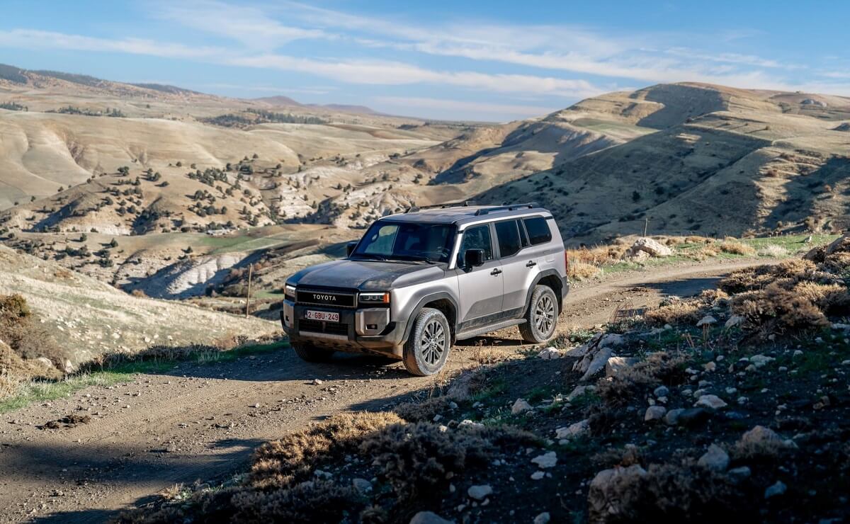 Toyota Land Cruiser Mild Hybrid perfil