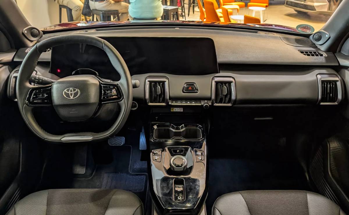 Toyota Urban Cruiser interior 2
