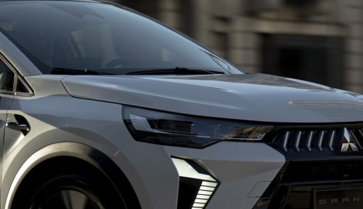 SUV Mitsubishi Grandis