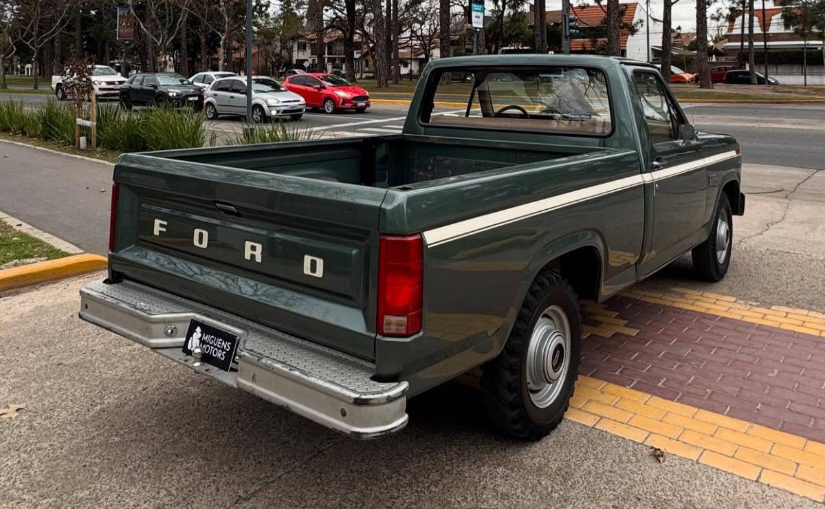 Ford F 100 1986 trasera