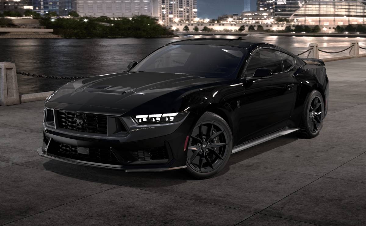 Ford Mustang Dark Horse frente
