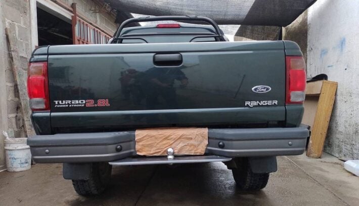 Único dueño y menos de 3.000 km: en qué estado se encuentra esta Ford Ranger con más de 20 años 1 Ford Ranger 2004 trasera