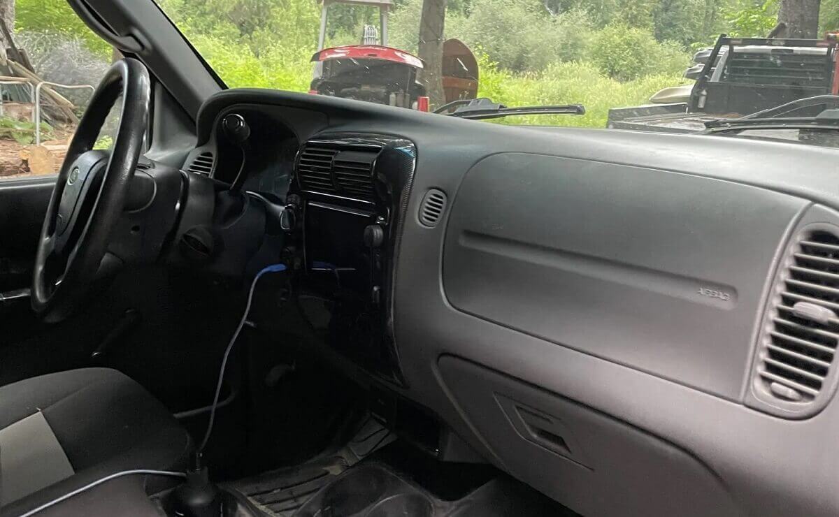 Ford Ranger V8 interior