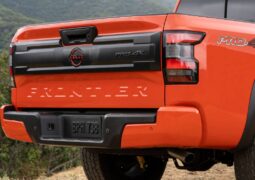 Nissan Frontier 2026 caja