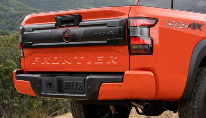 Nissan Frontier 2026 caja