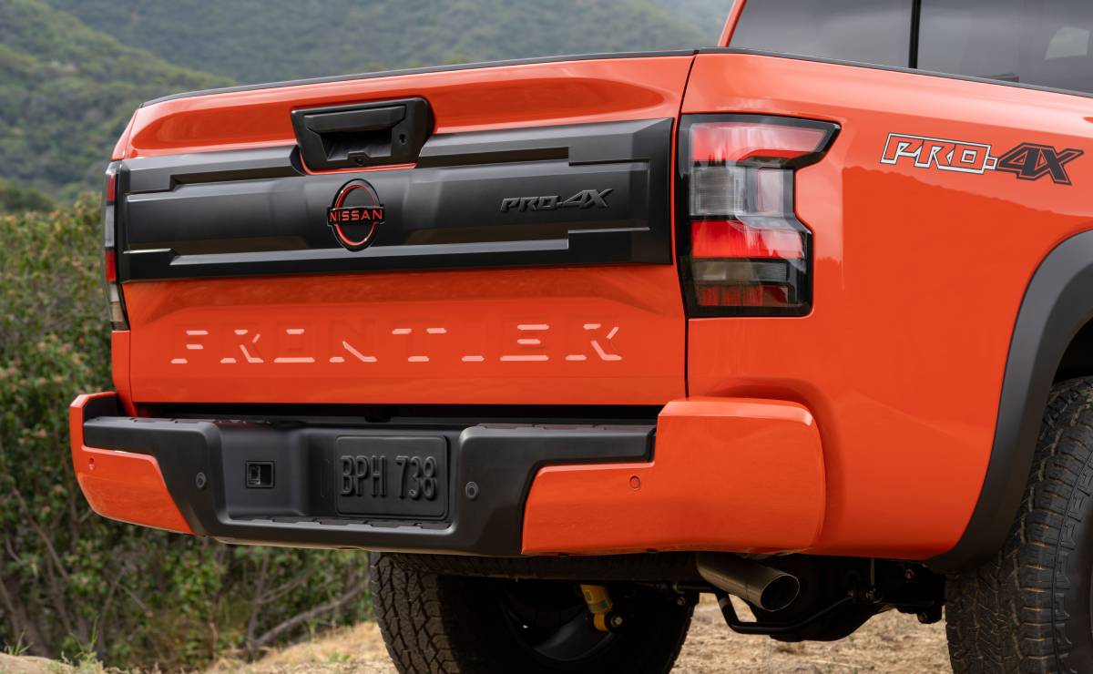Nissan Frontier 2026 caja