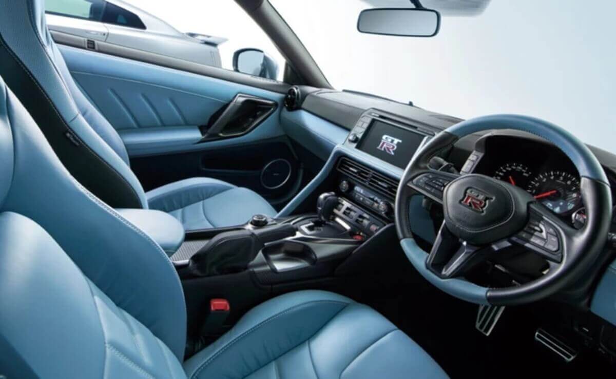 Nissan GT R R35 interior