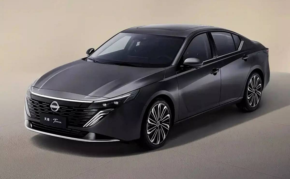 Nissan Teana Plus frente