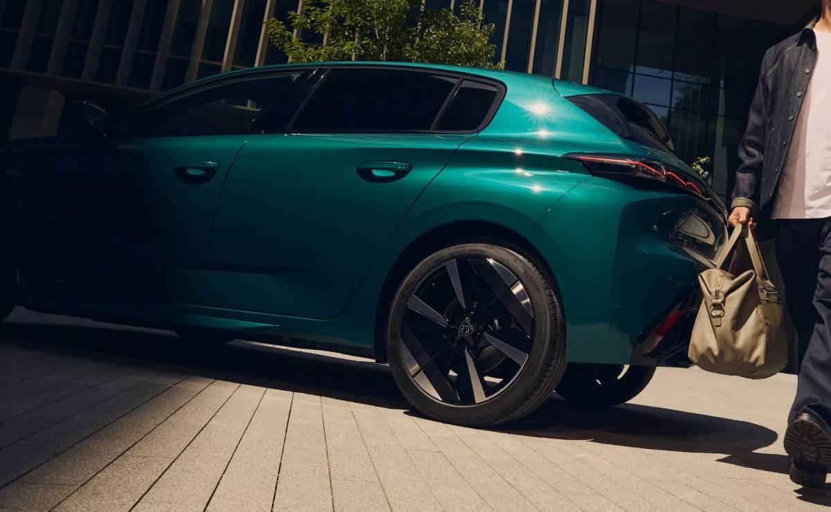 Nuevo Peugeot 308 cola