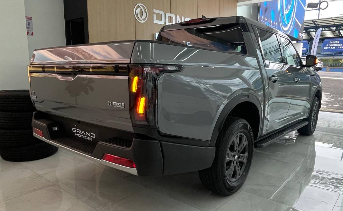 Pick up Dongfeng Z9 trasera