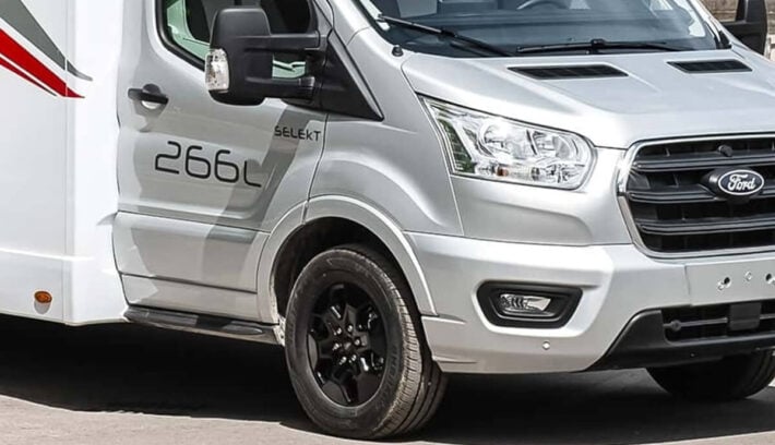 De Ford, pero 100% propia de una marca y muy cómoda: la nueva autocaravana bien pensada 1 Roller Team Kronos, la autocaravana