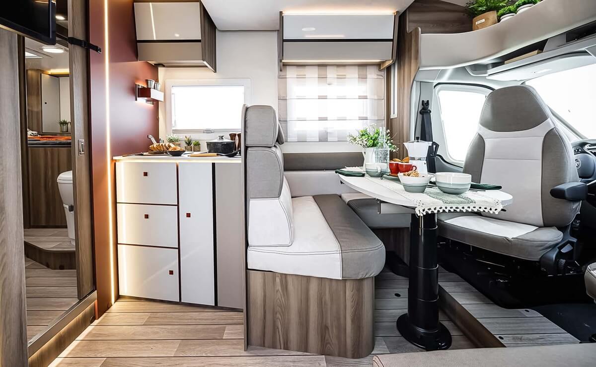 Roller Team Kronos 266 TL interior 1
