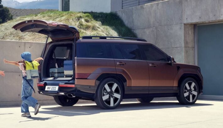 Llegó un nuevo SUV familiar para siete pasajeros con 281 CV y tracción integral, ¿cuál es su precio? 1 SUV Hyundai Santa Fe lanzamiento trasera
