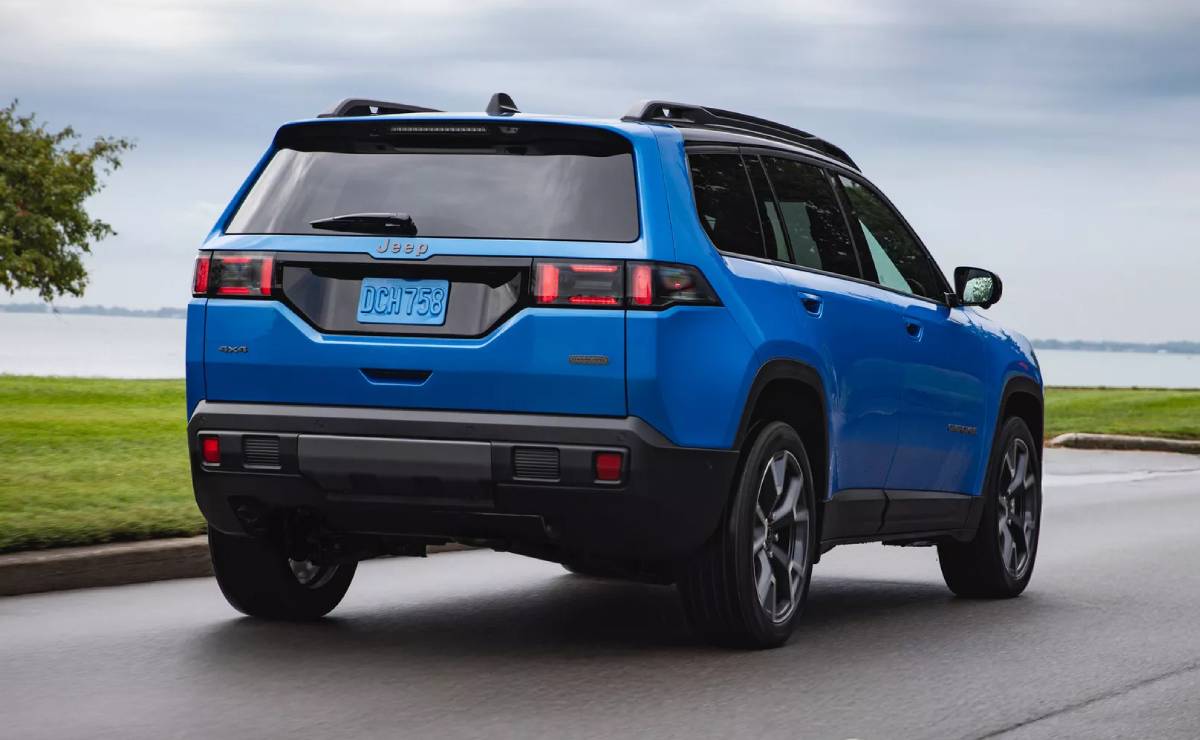 SUV Jeep Cherokee 2026 accion trasera