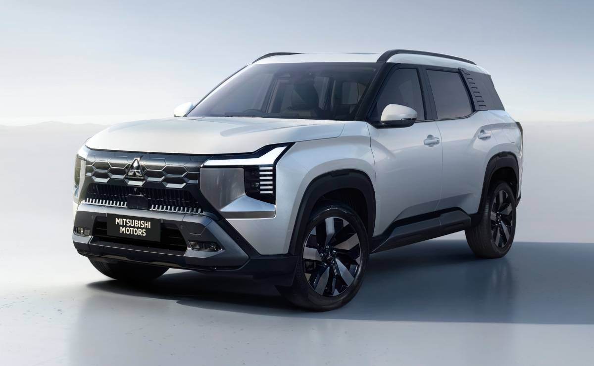 SUV Mitsubishi Destinator frente