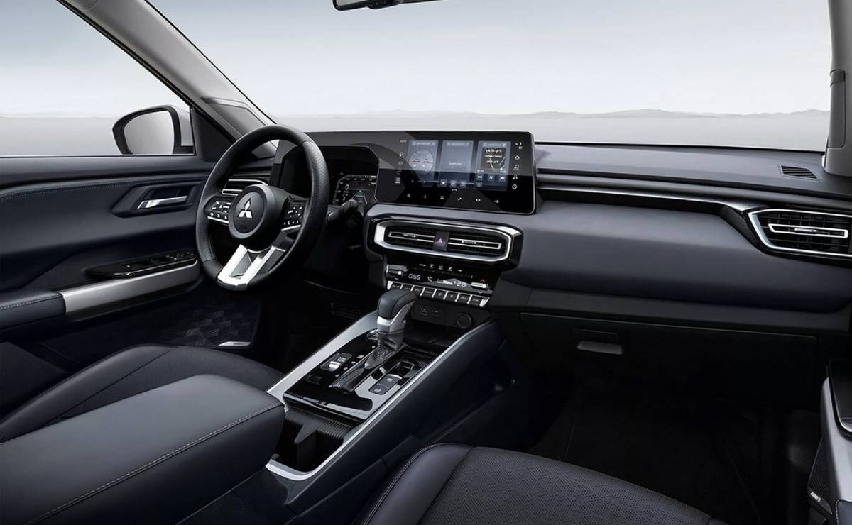 SUV Mitsubishi Destinator interior