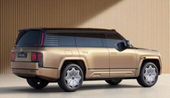 SUV Yangwang U8L trasera