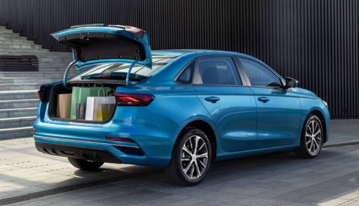 Sedan Geely Emgrand trasera